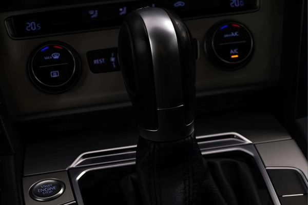 Volkswagen Passat - Image 20