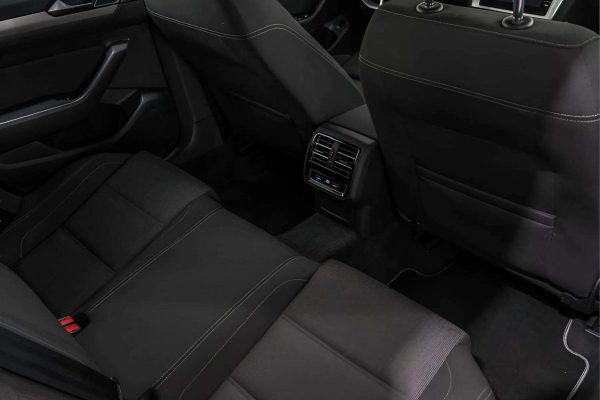 Volkswagen Passat - Image 18