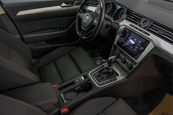 Volkswagen Passat - Image 16