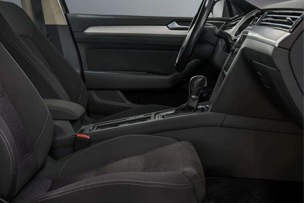 Volkswagen Passat - Image 15