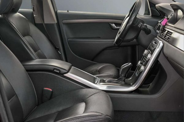 Volvo XC70 - Image 15