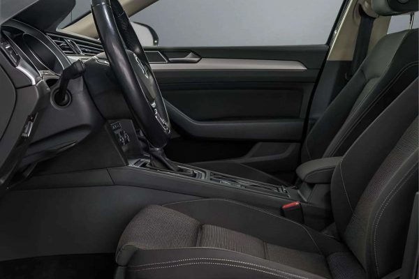 Volkswagen Passat - Image 11