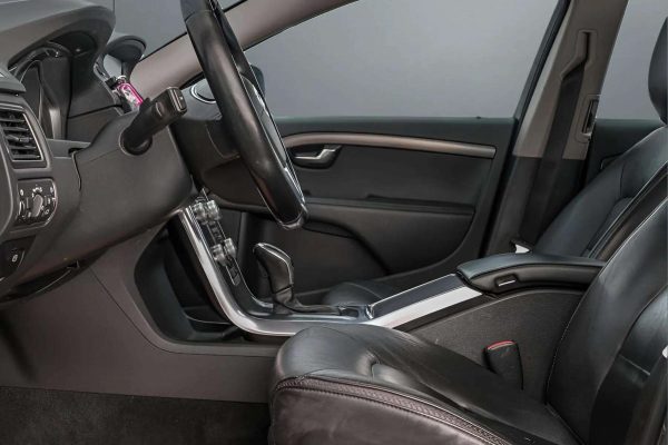 Volvo XC70 - Image 11