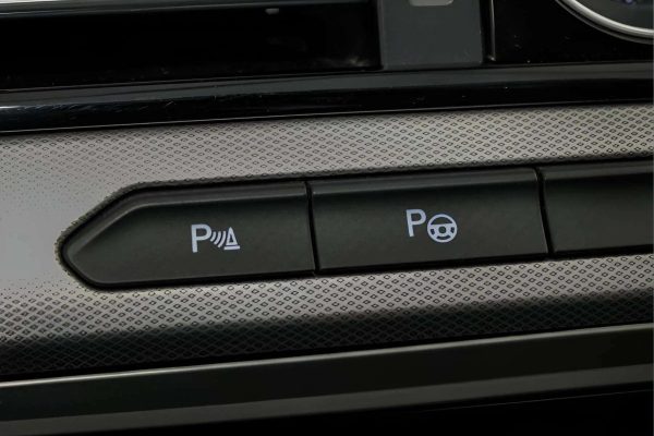 Volkswagen Passat - Image 8