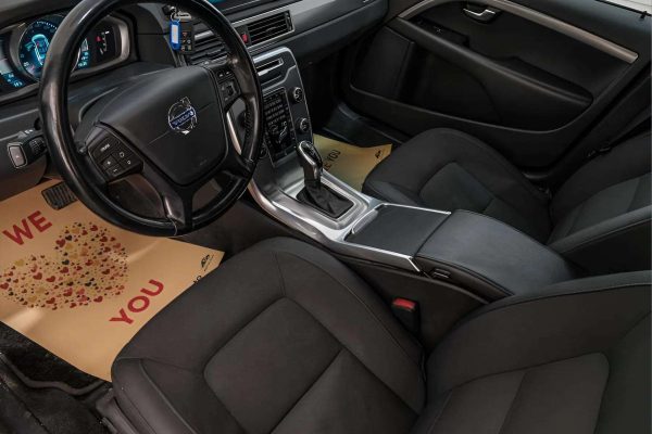 Volvo XC70 - Image 13