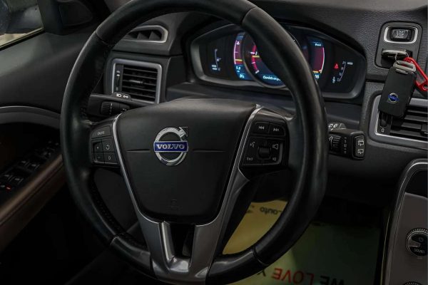 Volvo XC70 - Image 20