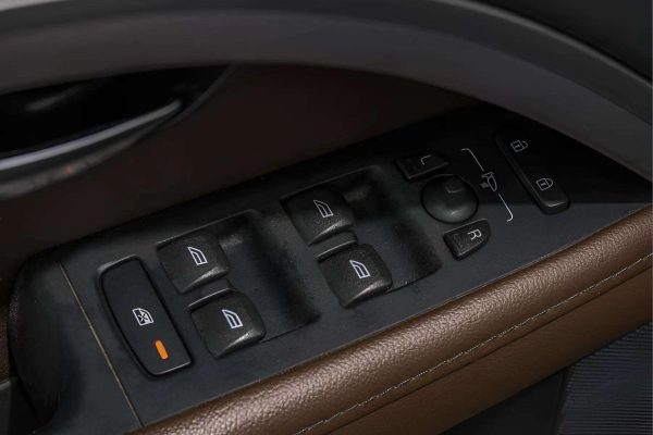 Volvo XC70 - Image 10