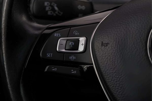 Volkswagen Golf - Image 19