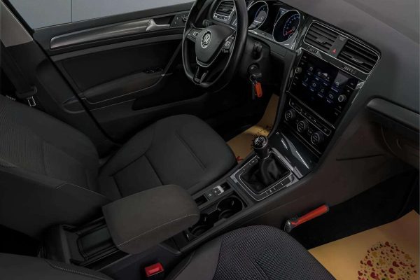 Volkswagen Golf - Image 11