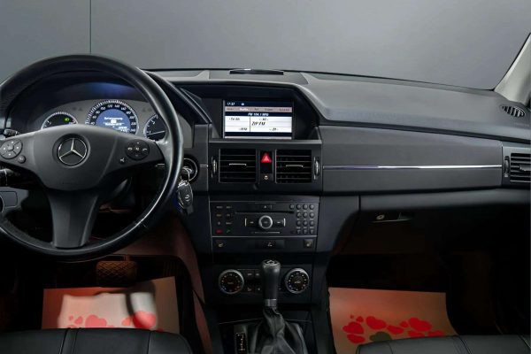 Mercedes-Benz GLK250 - Image 23