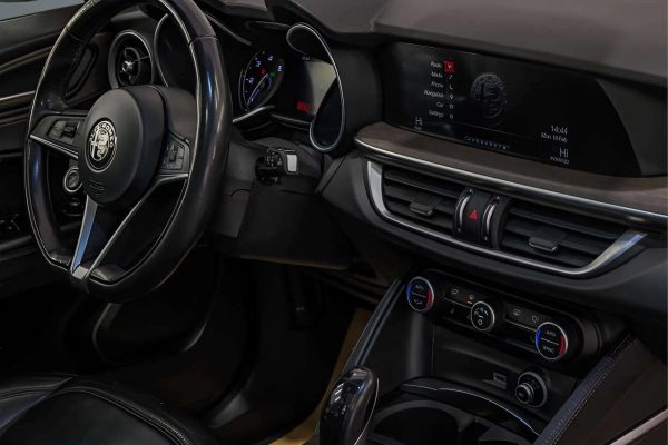 Alfa Romeo Stelvio - Image 8