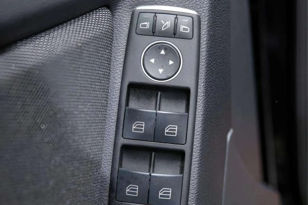 Mercedes-Benz GLK250 - Image 13