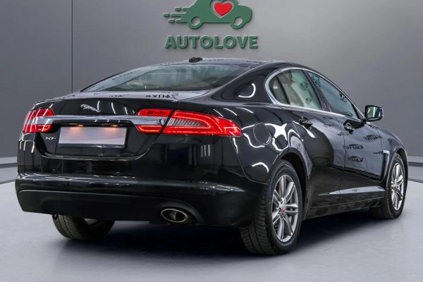 Jaguar XF - Image 4