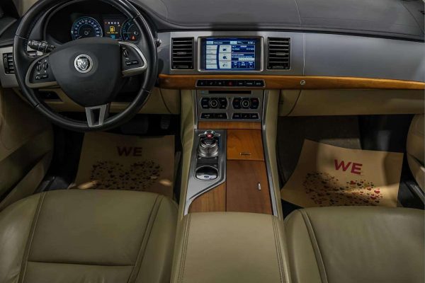 Jaguar XF - Image 12