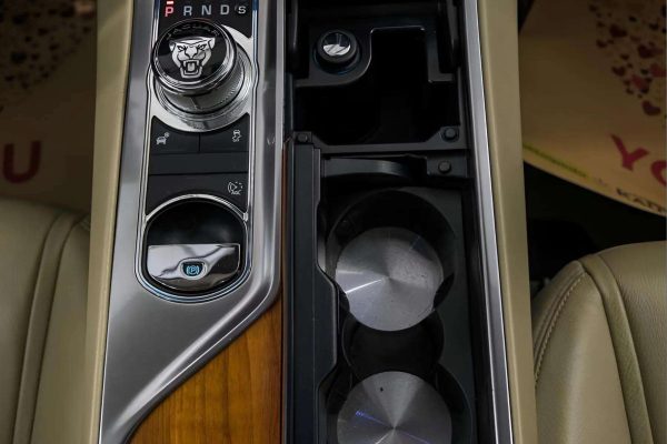 Jaguar XF - Image 11