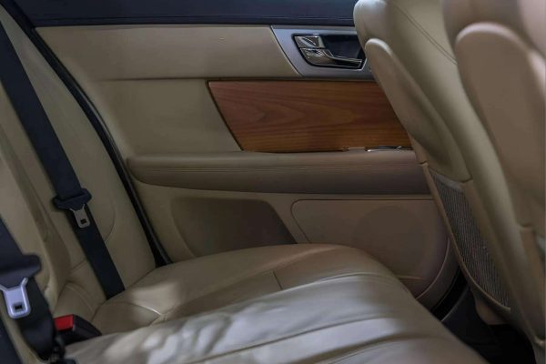 Jaguar XF - Image 10
