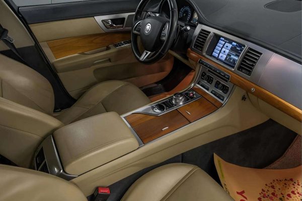 Jaguar XF - Image 8