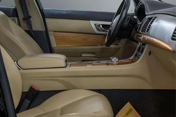 Jaguar XF - Image 7