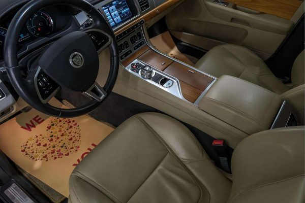 Jaguar XF - Image 16