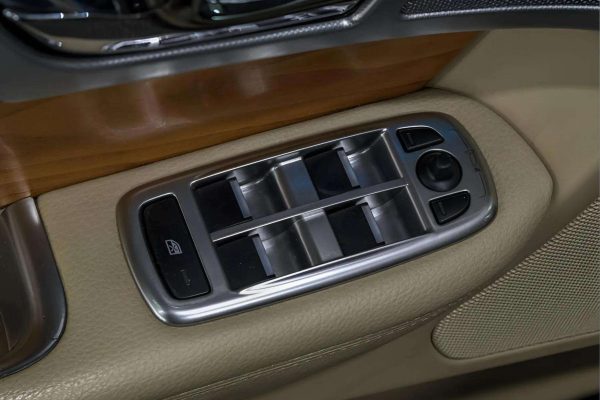 Jaguar XF - Image 17