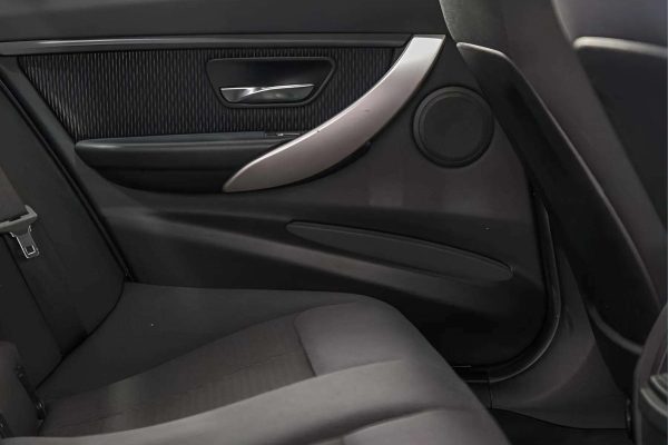 BMW 320 - Image 15