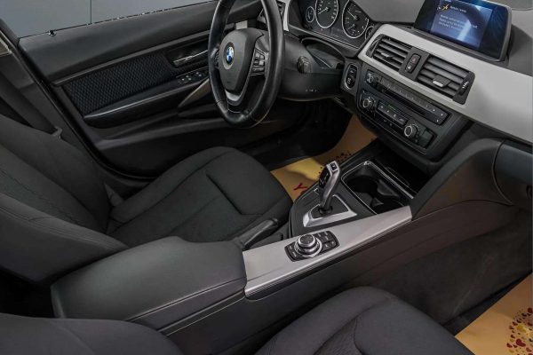 BMW 320 - Image 14