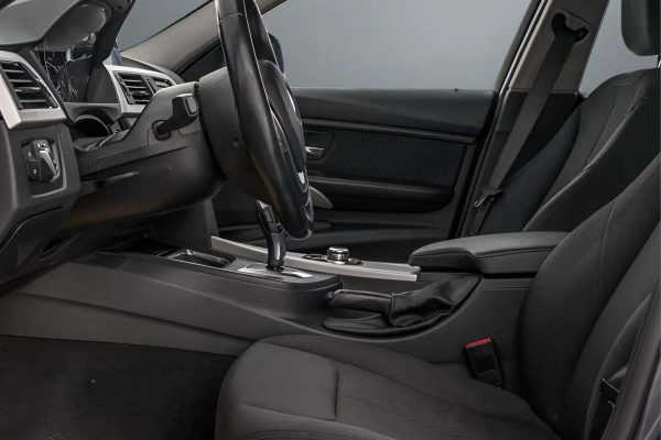 BMW 320 - Image 9
