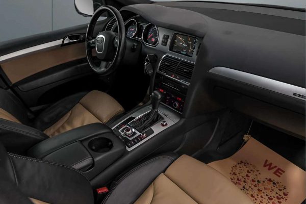 Audi Q7 - Image 25