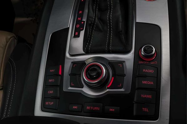 Audi Q7 - Image 16