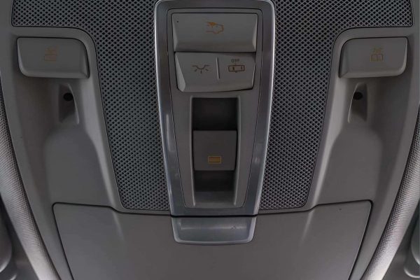 Mercedes-Benz ML250 - Image 20