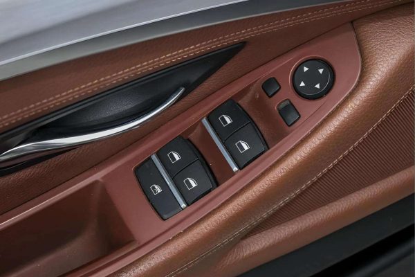 BMW 530 - Image 12