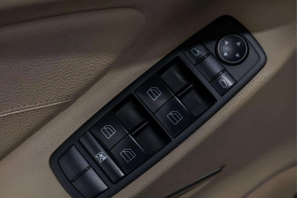 Mercedes Benz ML320 - Image 8