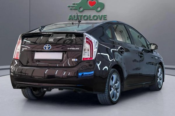 Toyota Prius - Image 4