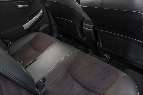 Toyota Prius - Image 11