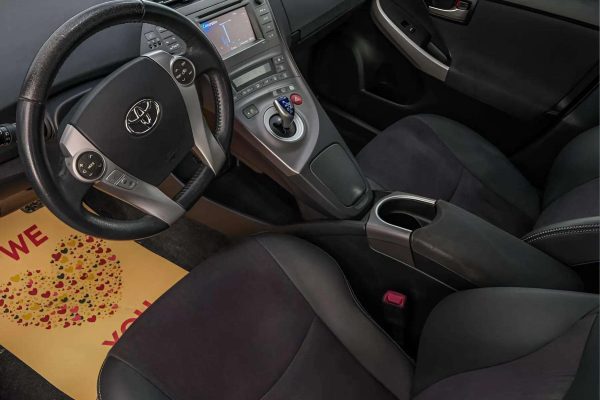 Toyota Prius - Image 8