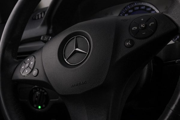 Mercedes-Benz GLK320 - Image 17