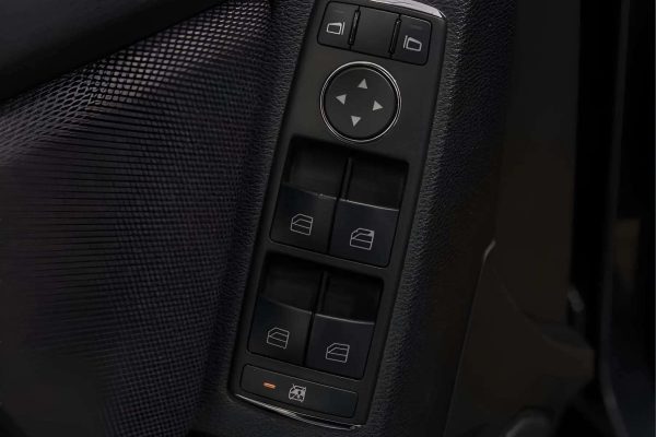 Mercedes-Benz GLK320 - Image 9