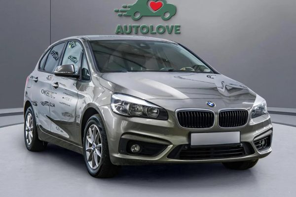BMW 216 - Image 2
