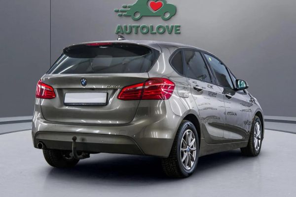 BMW 216 - Image 4