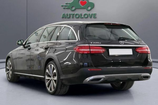Mercedes-Benz E220 - Image 3