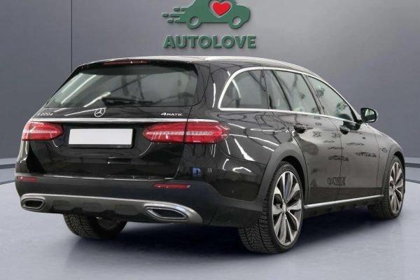 Mercedes-Benz E220 - Image 4