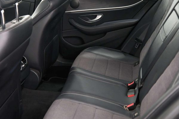 Mercedes-Benz E220 - Image 32