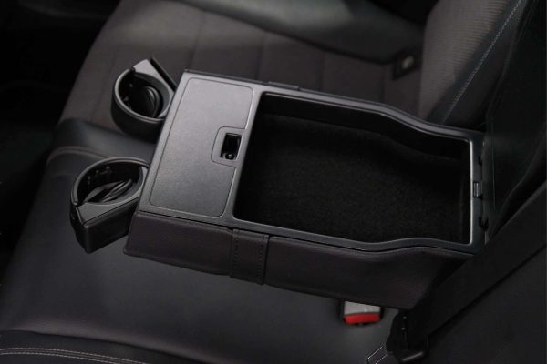 Mercedes-Benz E220 - Image 35