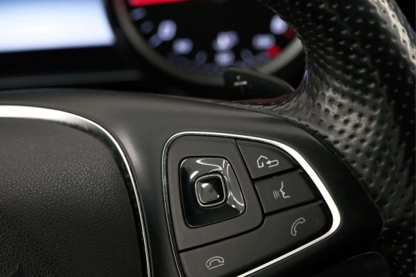 Mercedes-Benz E220 - Image 30