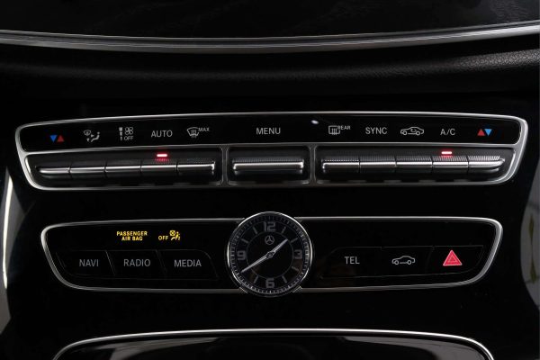 Mercedes-Benz E220 - Image 28