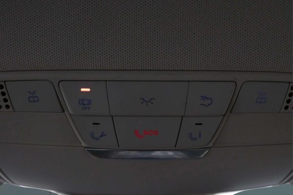 Mercedes-Benz E220 - Image 26