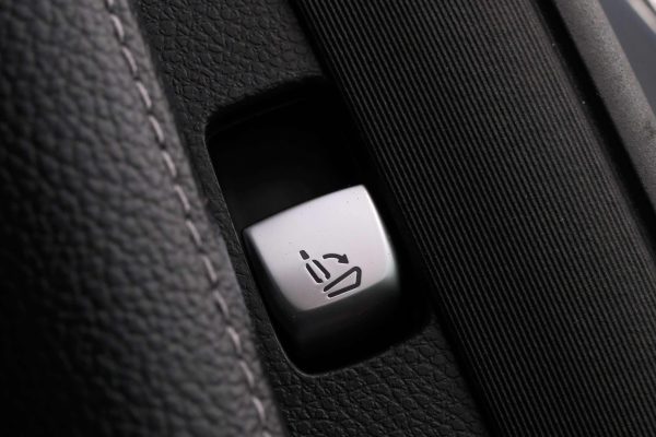 Mercedes-Benz E220 - Image 24