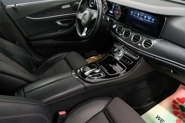 Mercedes-Benz E220 - Image 19