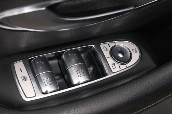 Mercedes-Benz E220 - Image 16