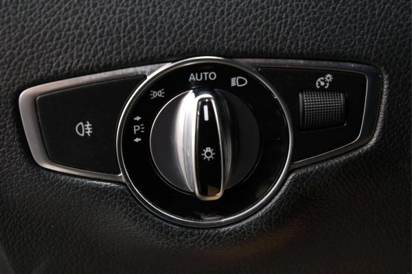 Mercedes-Benz E220 - Image 12
